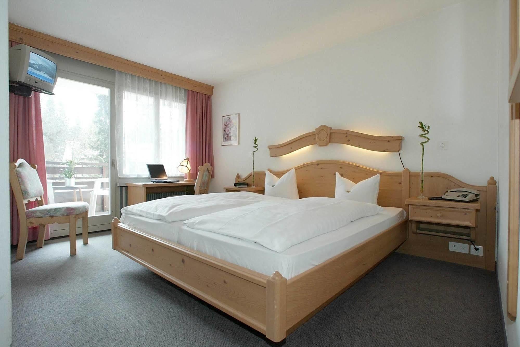T3 Hotel Surpunt Φιλμς Εξωτερικό φωτογραφία
