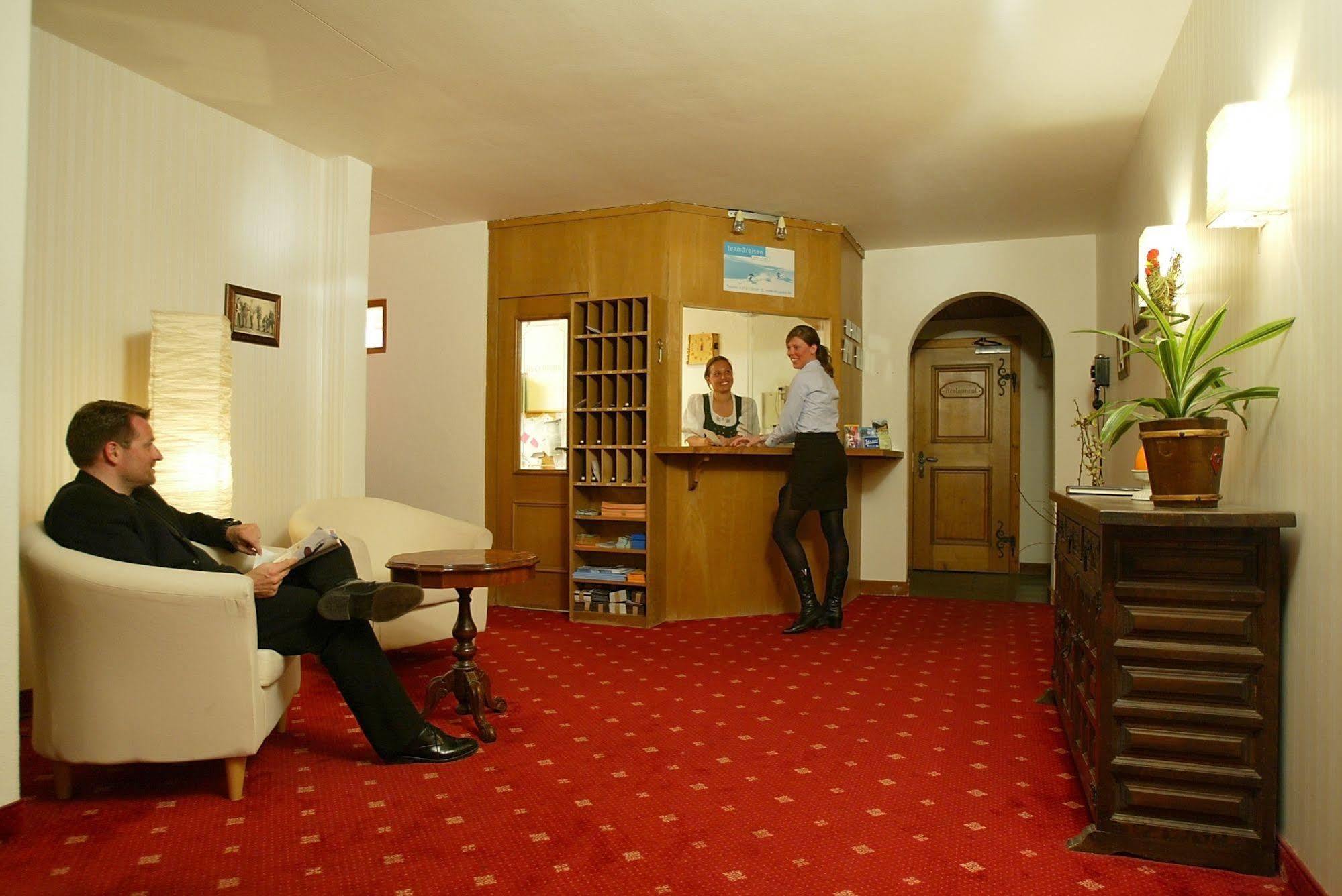 T3 Hotel Surpunt Φιλμς Εξωτερικό φωτογραφία